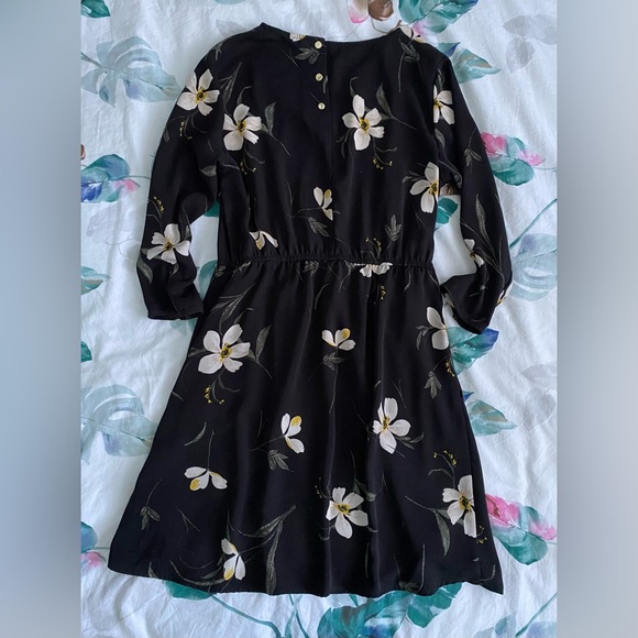 Dresses & Skirts - Floral Black Dress